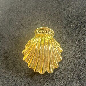 Seashell Pin Pendant with a Drop Down Loop Gold tone Signed NWT Discontinued